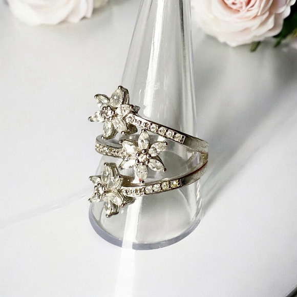 Vintage Nevada Sterling Plated Clear Crystal Rhinestone Flower Ring, Adjustable - Picture 2 of 5